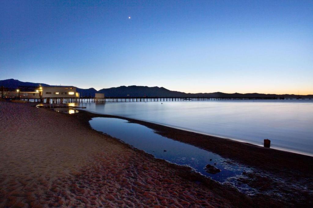 Howard Johnson By Wyndham South Lake Tahoe Exterior photo