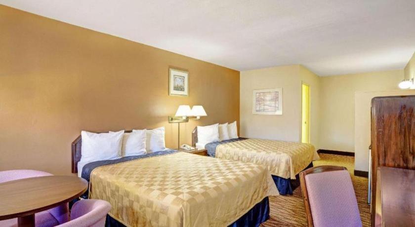 Howard Johnson By Wyndham South Lake Tahoe Exterior photo