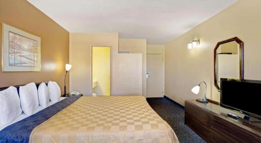 Howard Johnson By Wyndham South Lake Tahoe Exterior photo