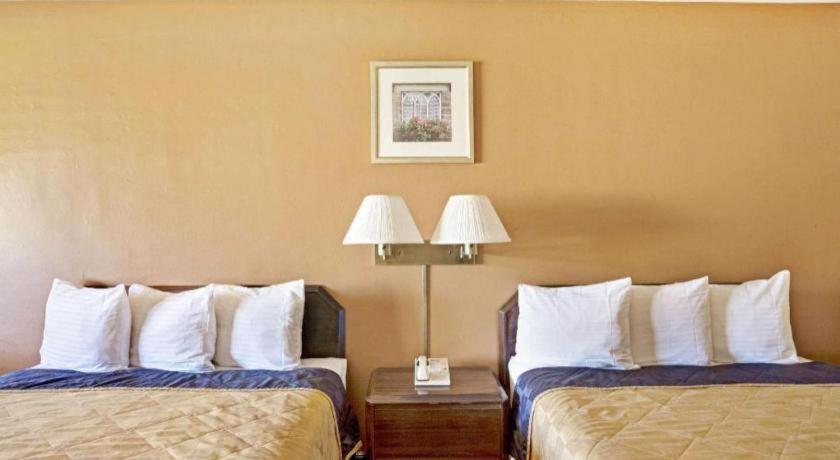 Howard Johnson By Wyndham South Lake Tahoe Exterior photo